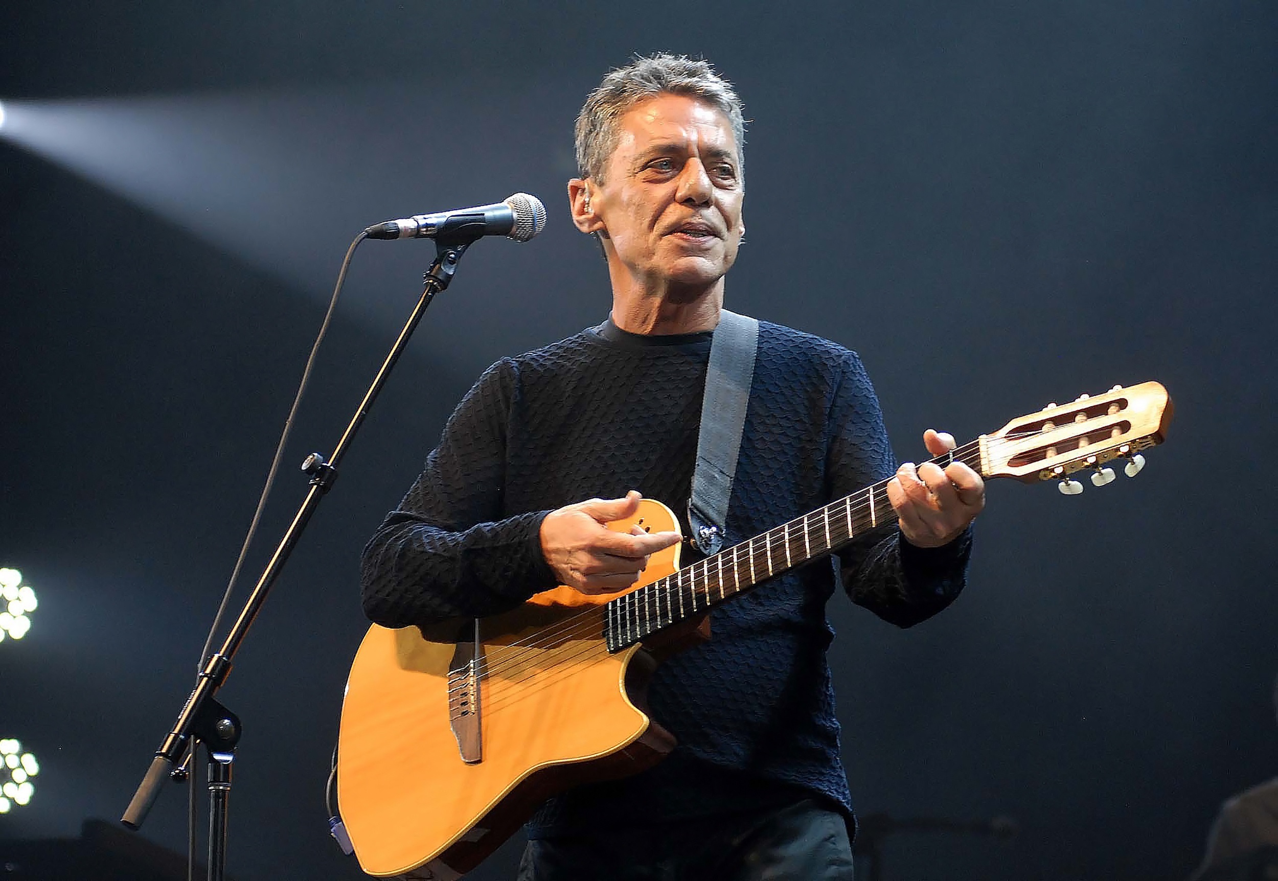 MACHISMO: Chico Buarque diz que não cantará mais canção que fez para Nara Leão