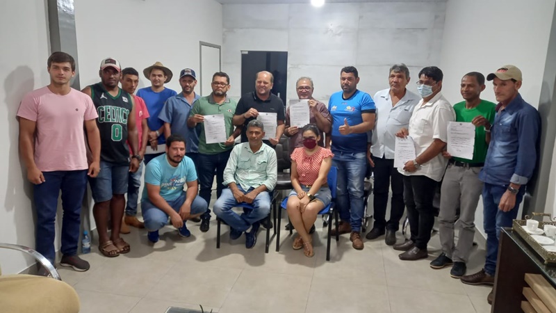 QUALIDADE DE VIDA: Deputado Cirone Deiró realiza entrega de notas de empenho