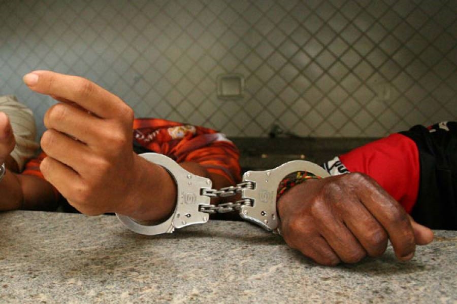 CRIME EVITADO: Foragido que ia matar membro de grupo rival é preso antes de cometer execução