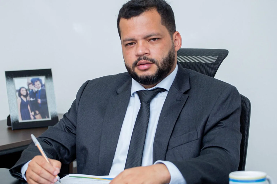 NOVA MAMORÉ: Edevaldo Neves pede providências para ônibus escolares e paralisação de aulas