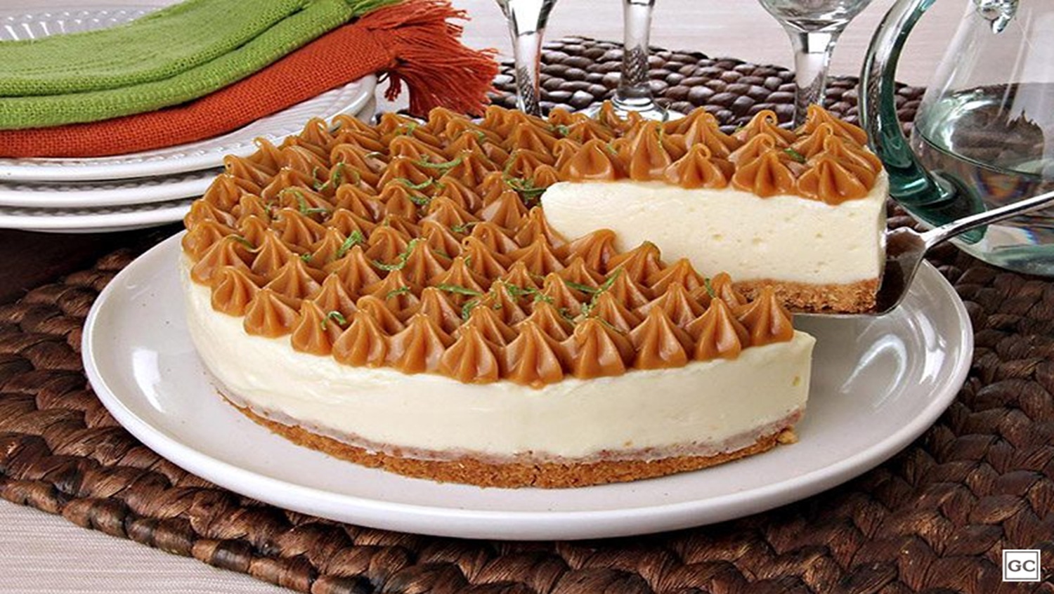 SOBREMESA: Aprenda a fazer uma deliciosa torta de limão com doce de leite 