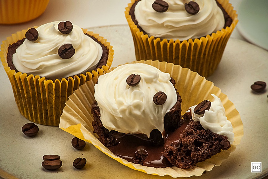 DOCE: Aprenda a fazer um delicioso cupcake de café com chantilly