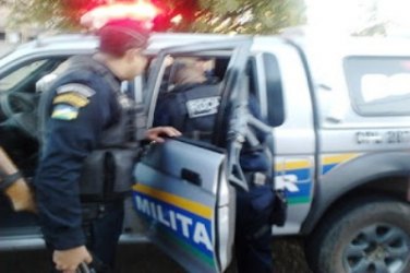 FURIOSO - Mulher se nega a transar com marido bêbado e quase é morta à facada
