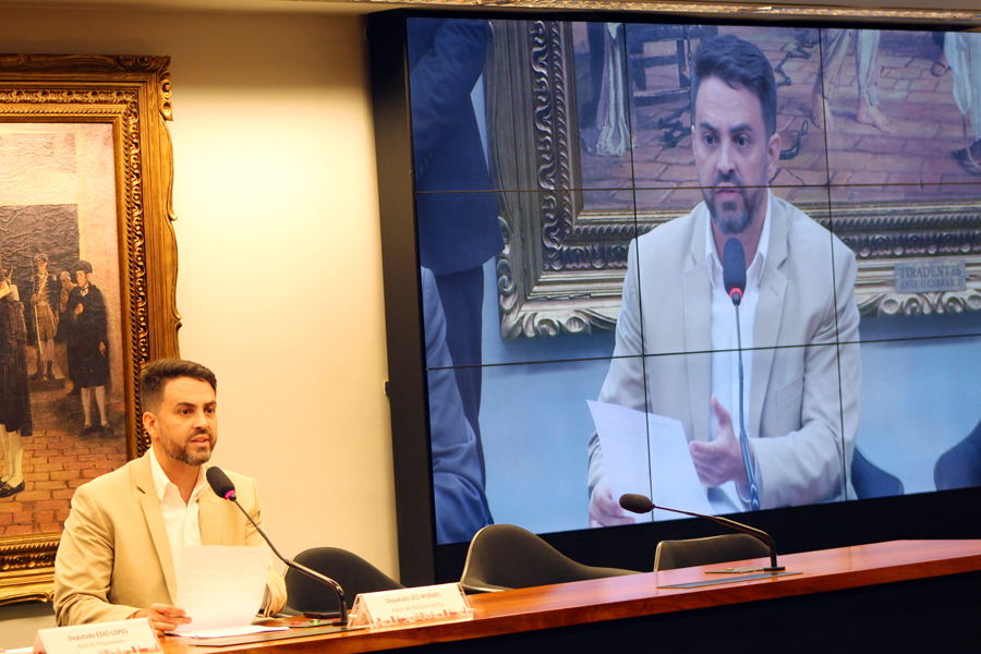 INCANSÁVEL: Léo Mores preside audiência de PEC que definirá rumo de Ordens e Conselhos no país