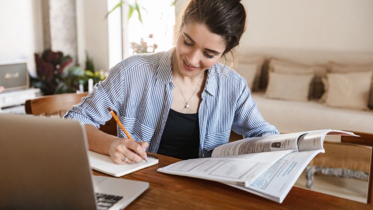 GRATUITO: Curso de elaboração de textos de revisão é oferecido pela Unir no formato online