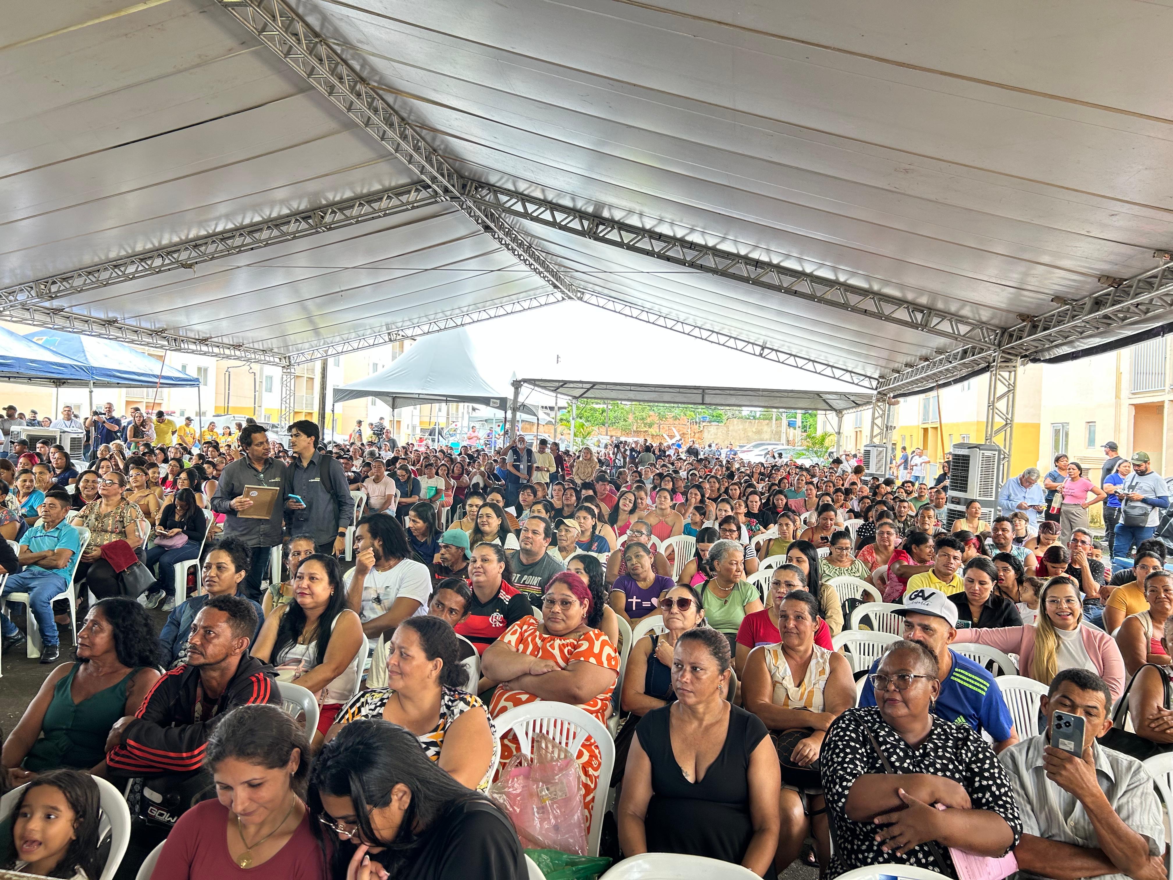GEDEÃO NEGREIROS: Vereador acompanha entrega de 592 unidades do programa Minha Casa, Minha Vida