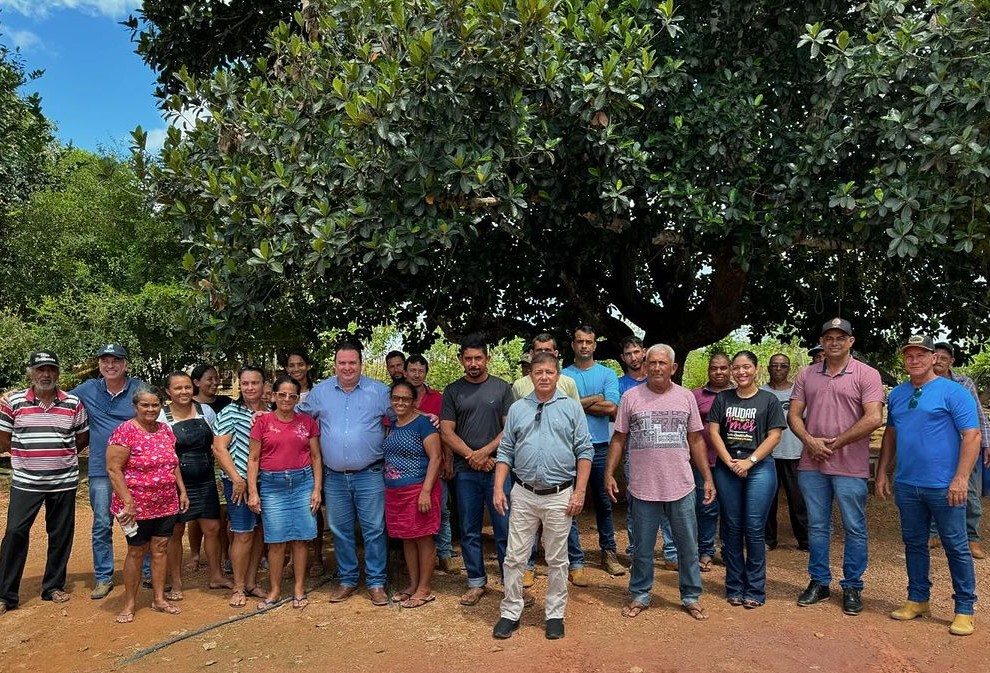 LUIS DO HOSPITAL: Deputado visita associações rurais em Theobroma