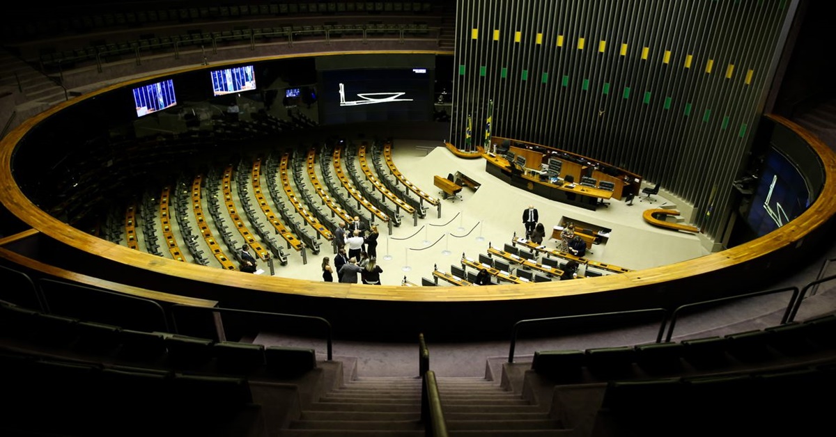ÚLTIMO DIA: Deputados têm até hoje para trocar de partido sem perder mandato