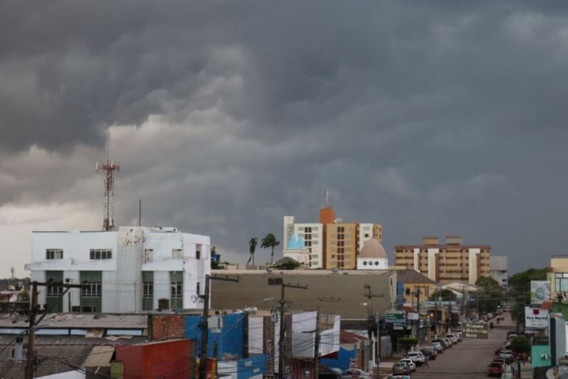 ALÍVIO: Chegada de frente fria nesta sexta (19), derruba temperaturas em RO