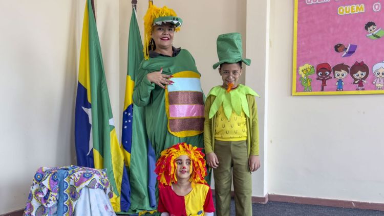 DIA DO LIVRO: Leitura, pintura, desenhos e contação de estórIas na Biblioteca Francisco Meirelles