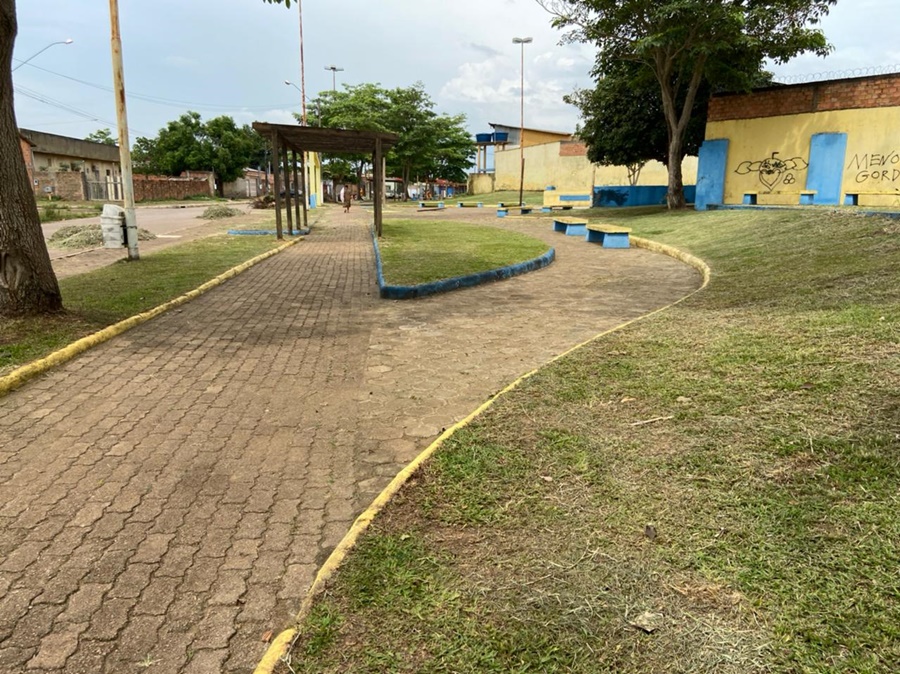 SERVIÇOS: Semusb faz limpeza em praça na zona sul a pedido do vereador Edmilson Dourado