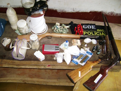 Policiais do GIC apreendem grande quantidade de armas e drogas em Buritis e garimpo Bom Futuro