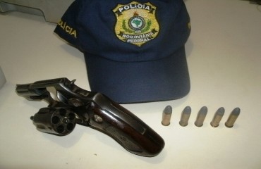 ARIQUEMES - PRF apreende arma e munição