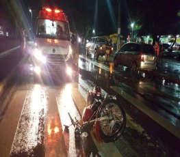 GRAVE: Motociclista sofre fratura exposta ao avançar sinal e colidir com dois veículos