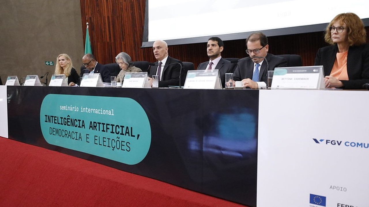 ELEIÇÕES 2024: Presidente do TSE defende regulamentação das redes sociais