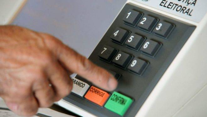 EM DIA: Eleitor tem menos de um mês para regularizar título, informa Justiça Eleitoral