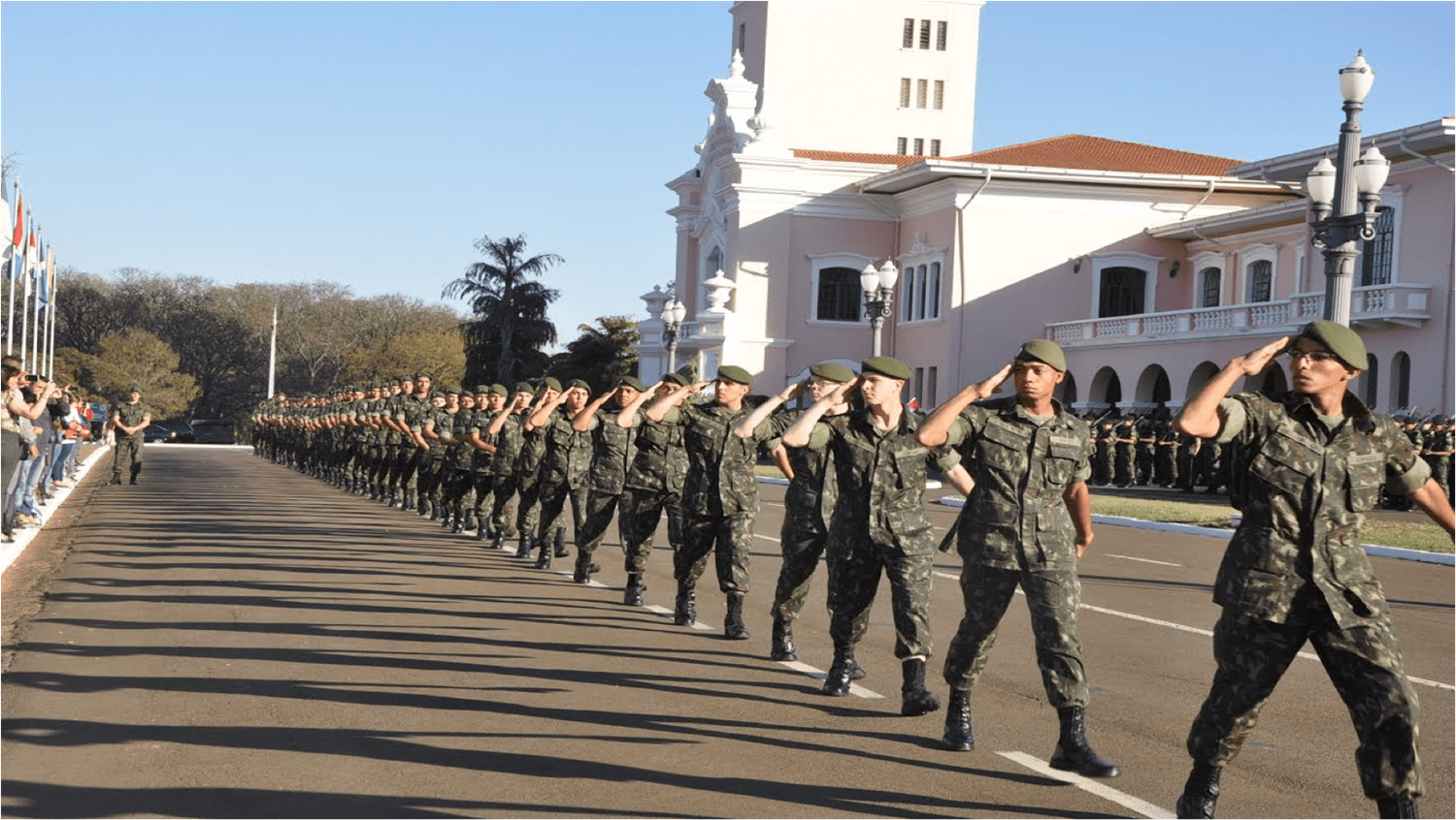CONCURSO: EsPCEx está oferecendo 400 vagas para pessoas de ambos os sexos