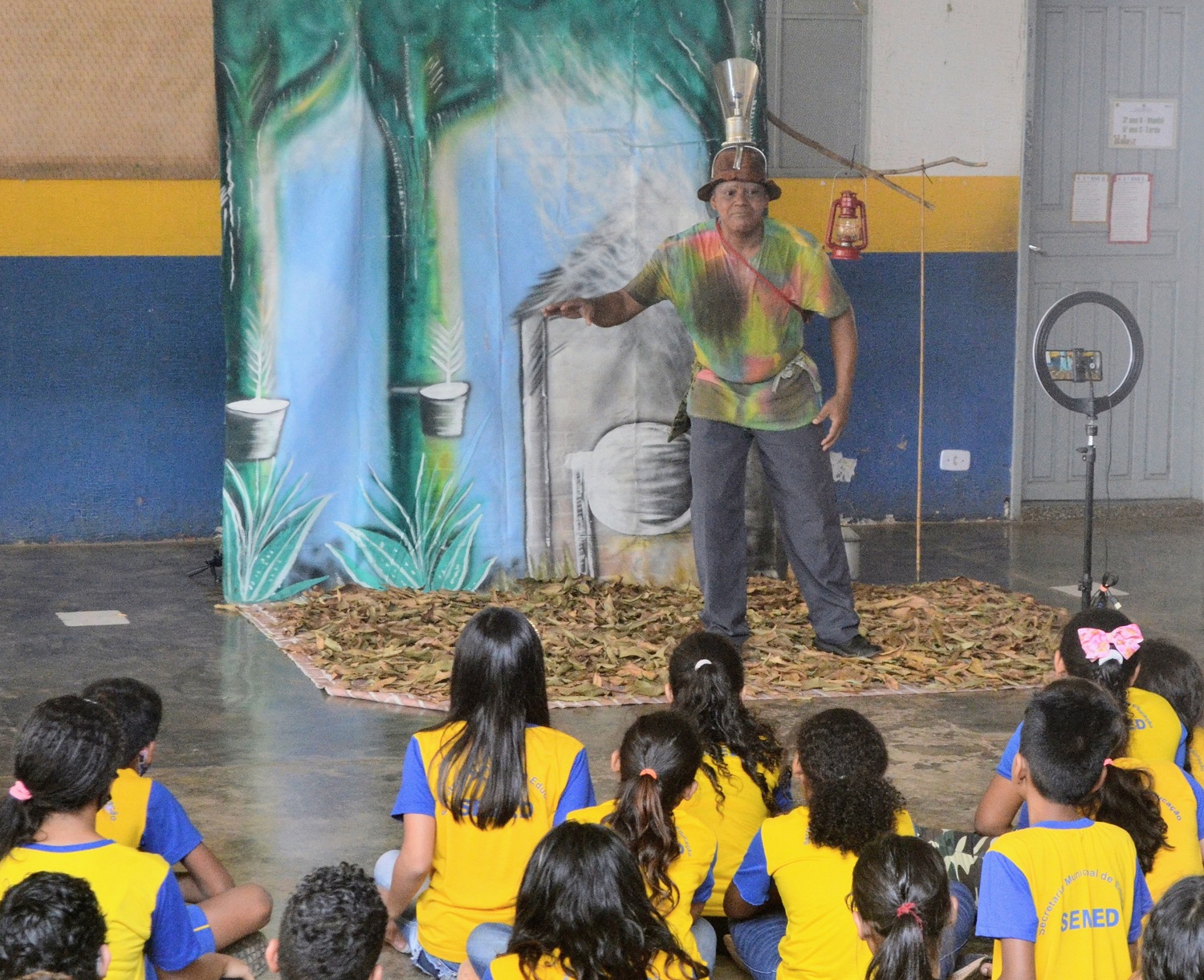 TEATRO:  ‘As Aventuras de Vô Capistana’, com o ator Eules Lycaon, é levada às escolas