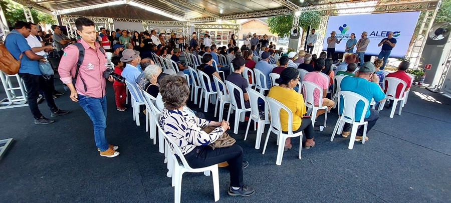 ENSINO: Oficinas e palestras da Escola do Legislativo na 35ª Expoari 