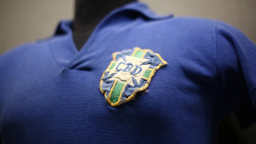 UMA FORTUNA: Camisa de Pelé na Copa de 1958 vai ser leiloada por R$ 30 milhões 