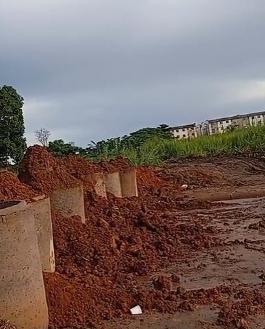 SEM ACESSO: Moradores do Orgulho do Madeira denunciam bloqueio de rua 