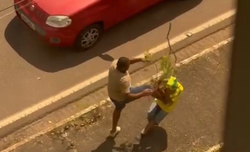 ANIMOSIDADE: Manifestantes brigam antes de visita do presidente Lula
