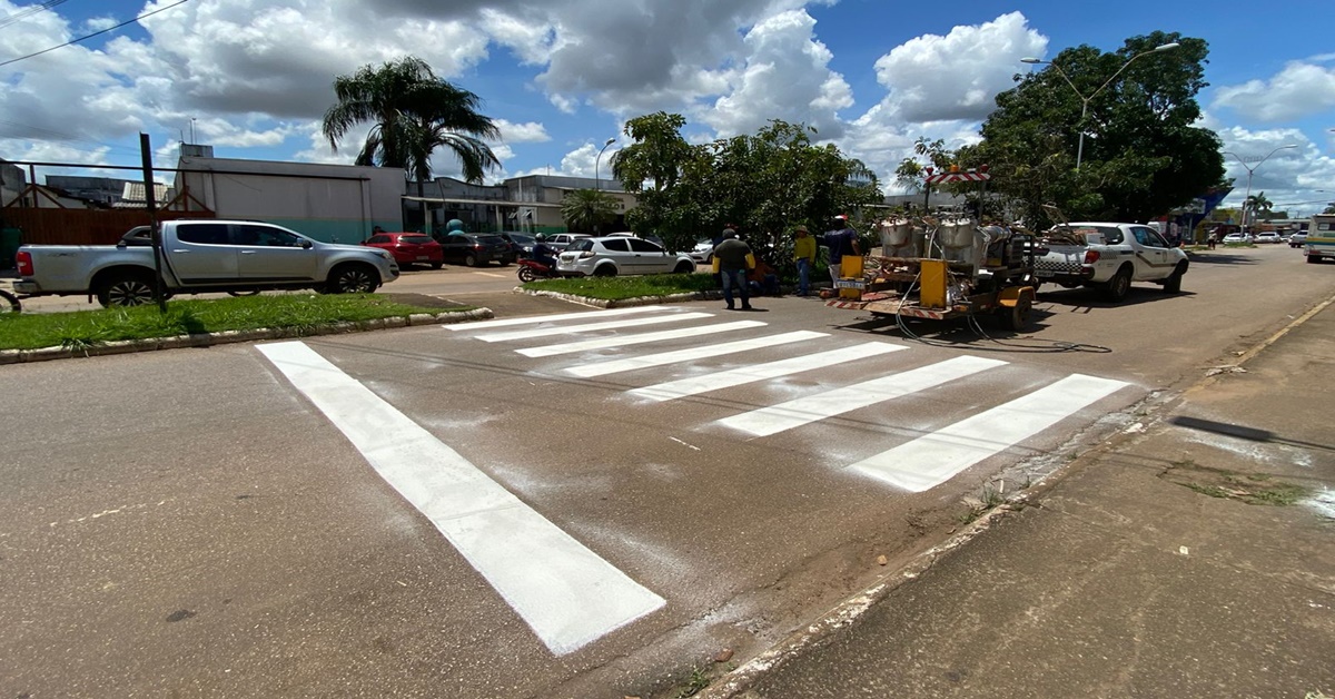 MELHORIAS: Semtran revitaliza faixa de pedestres atendendo pedido do Edimilson Dourado