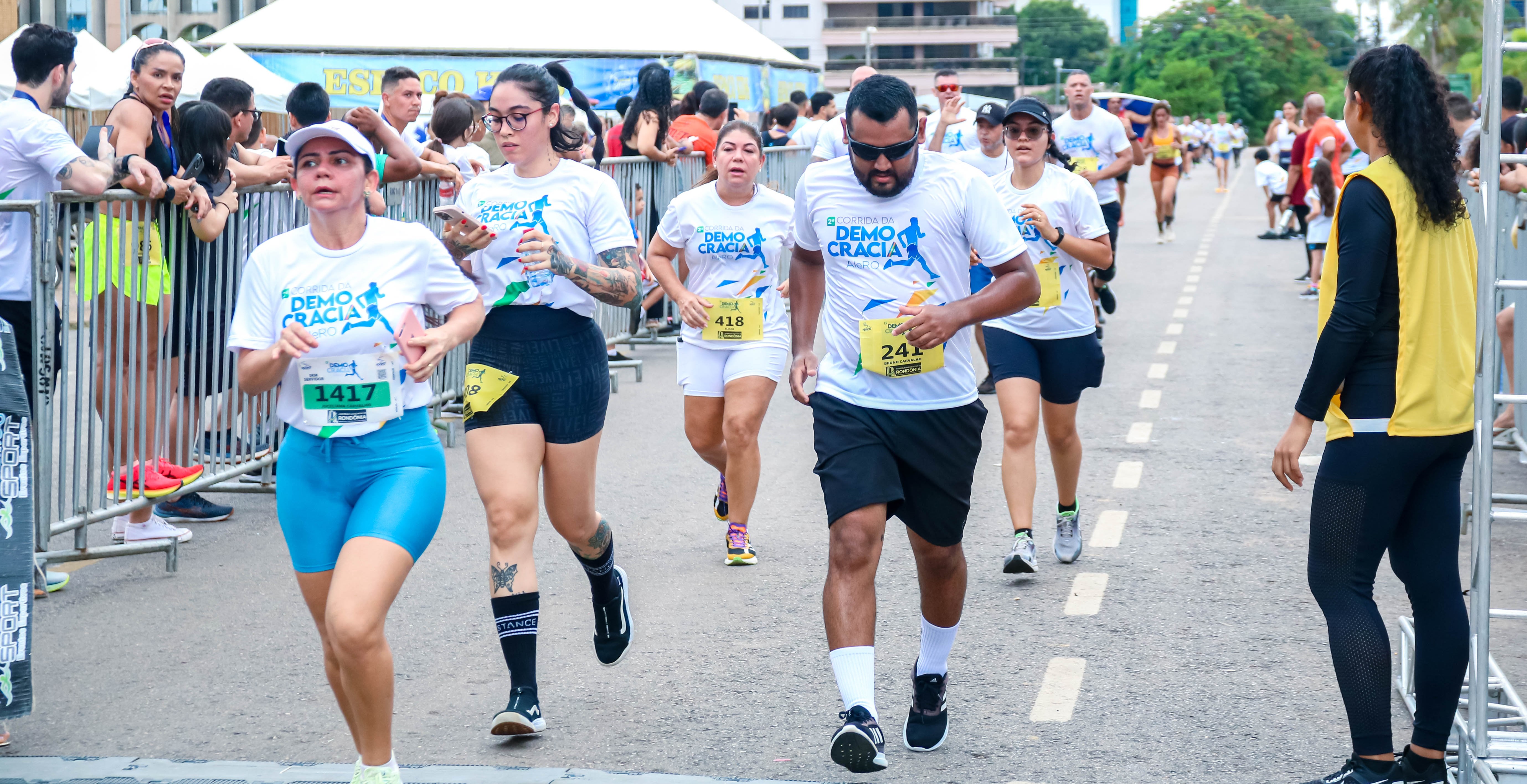 3ª EDIÇÃO: Corrida da Democracia reúne 2.400 inscritos em comemoração ao 42 anos da ALERO