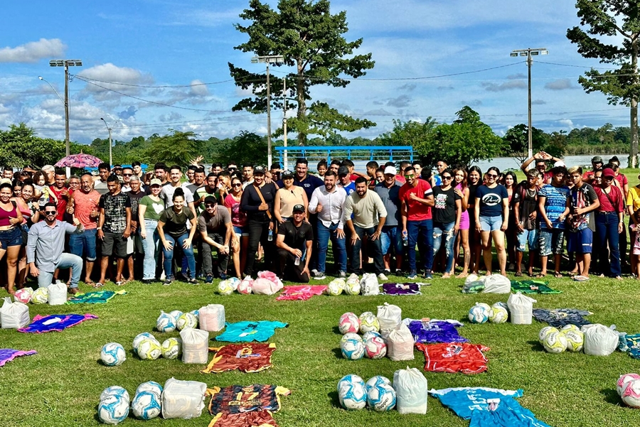 CRISTIANE LOPES: Deputada impulsiona esporte em distritos com entrega de materiais e investimentos