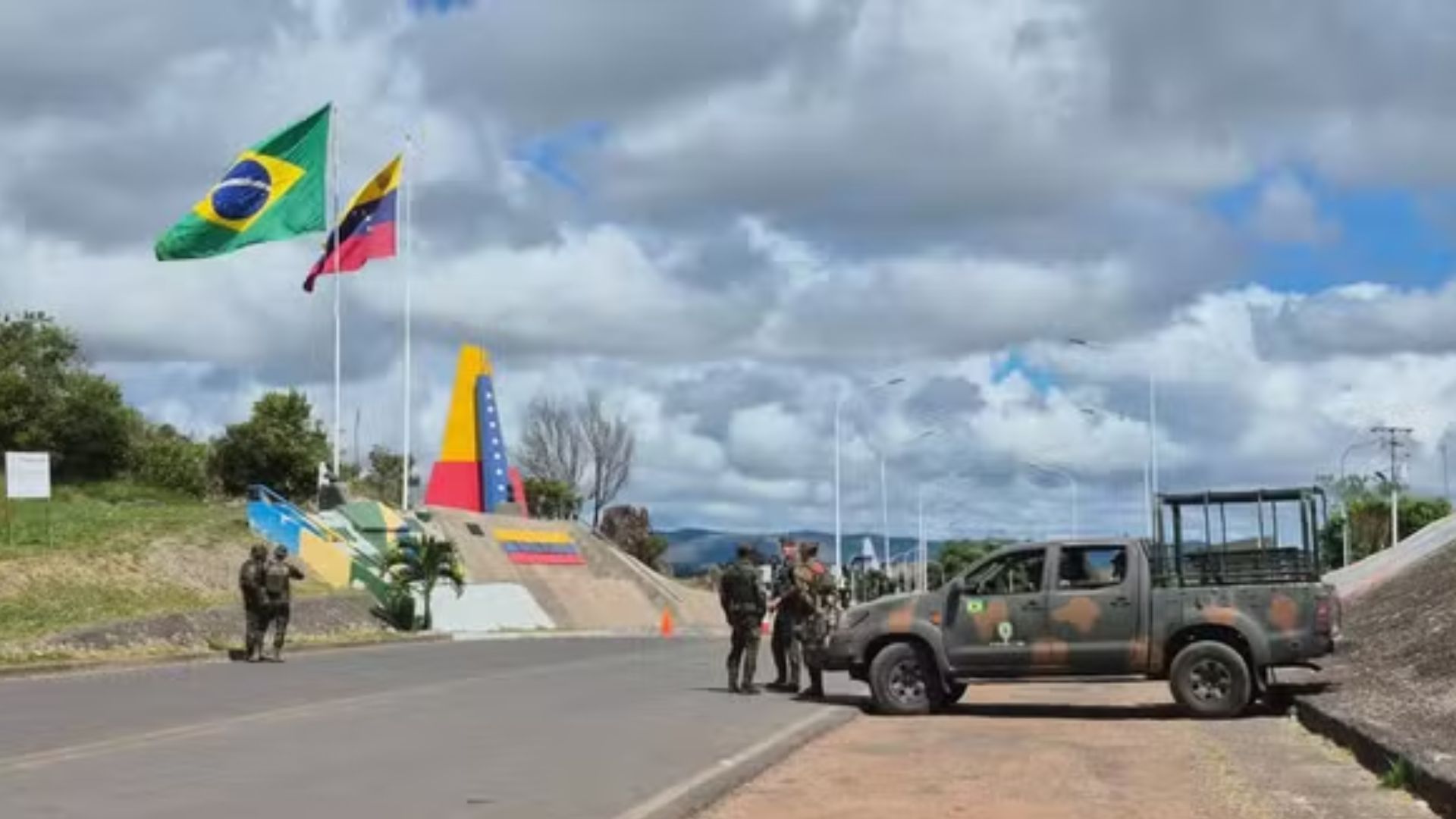 CONFLITO NA AMAZÔNIA: Brasil fecha a fronteira com a Venezuela e reforça operação militar de defesa