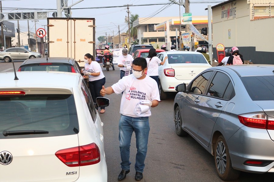 AGOSTO LILÁS: Alex Silva promove pit stop de conscientização contra a violência doméstica