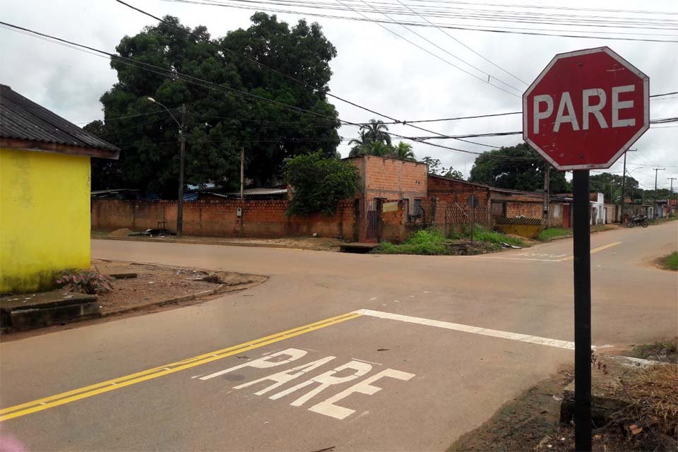 BAIRRO DA LESTE: Após intervenção de Edwilson Negreiros, Mariana ganha sinalização de trânsito 