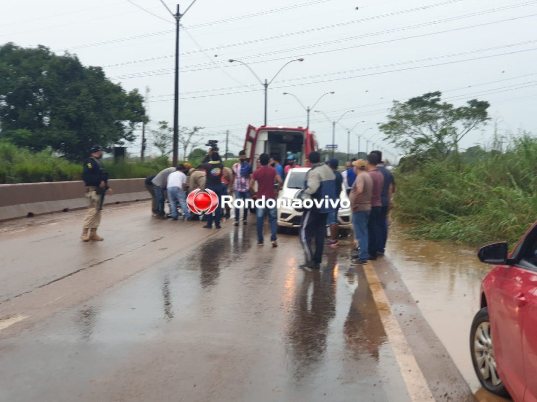 AQUAPLANAGEM: Motorista de aplicativo perde controle da direção e cai em ribanceira na BR-364