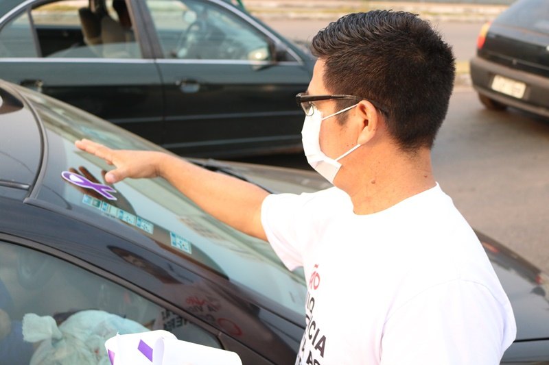 AGOSTO LILÁS: Alex Silva promove pit stop de conscientização contra a violência doméstica