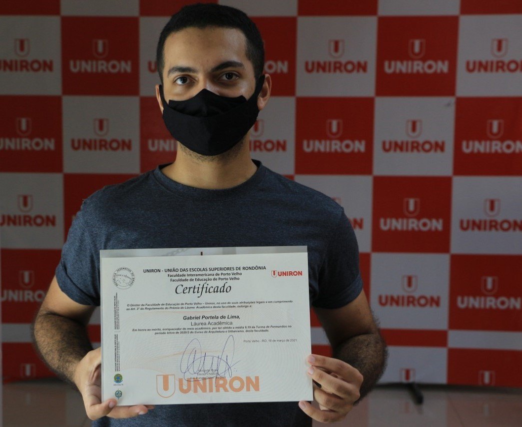 Uniron concede Prêmio de Láurea Acadêmica a formandos, durante colação de grau