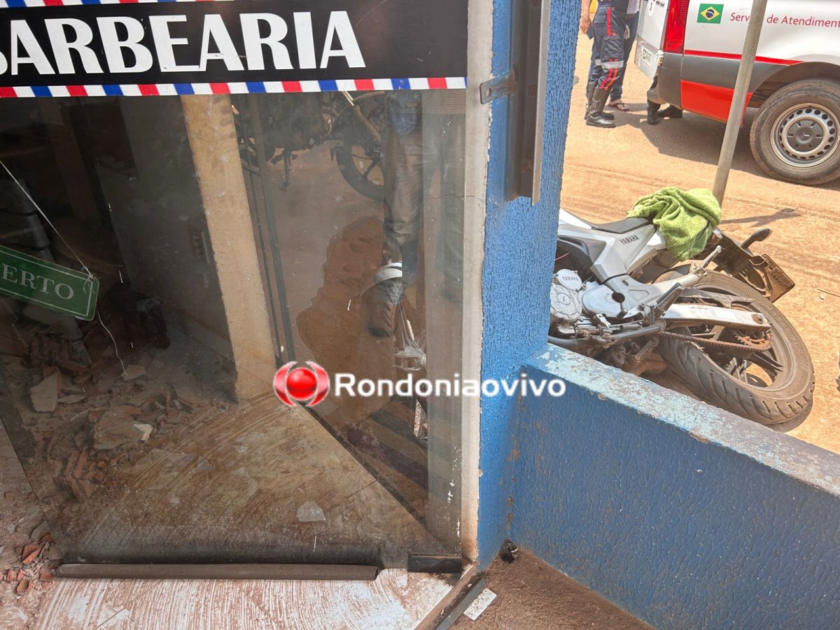 BATEU NA PAREDE: Moto aplicativo e passageira ficam em estado gravíssimo em acidente