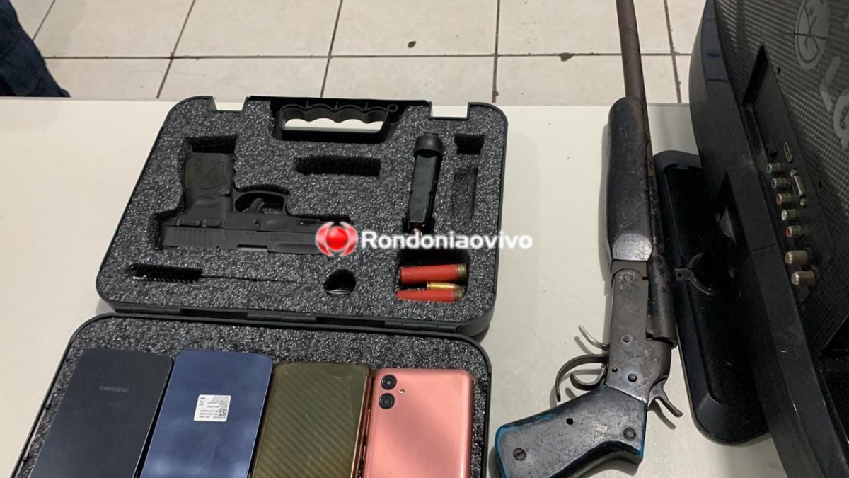 NO RESIDENCIAL: Dois acusados são presos com armas, droga e muda de maconha 