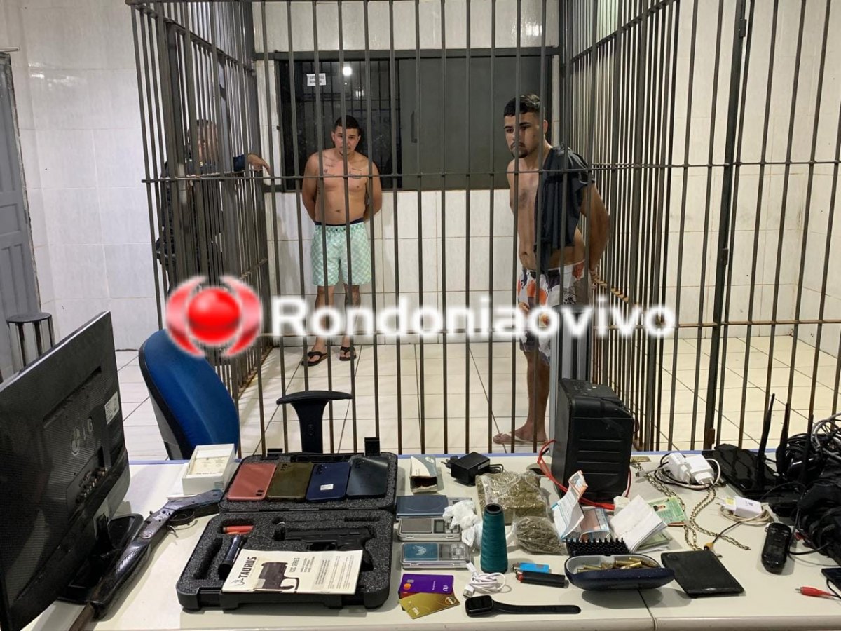 NO RESIDENCIAL: Dois acusados são presos com armas, droga e muda de maconha 