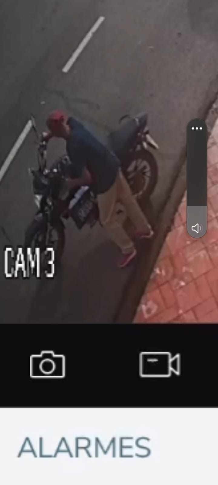 VÍDEO: Ladrão furta motocicleta ao lado de quartel do Exército no Centro 