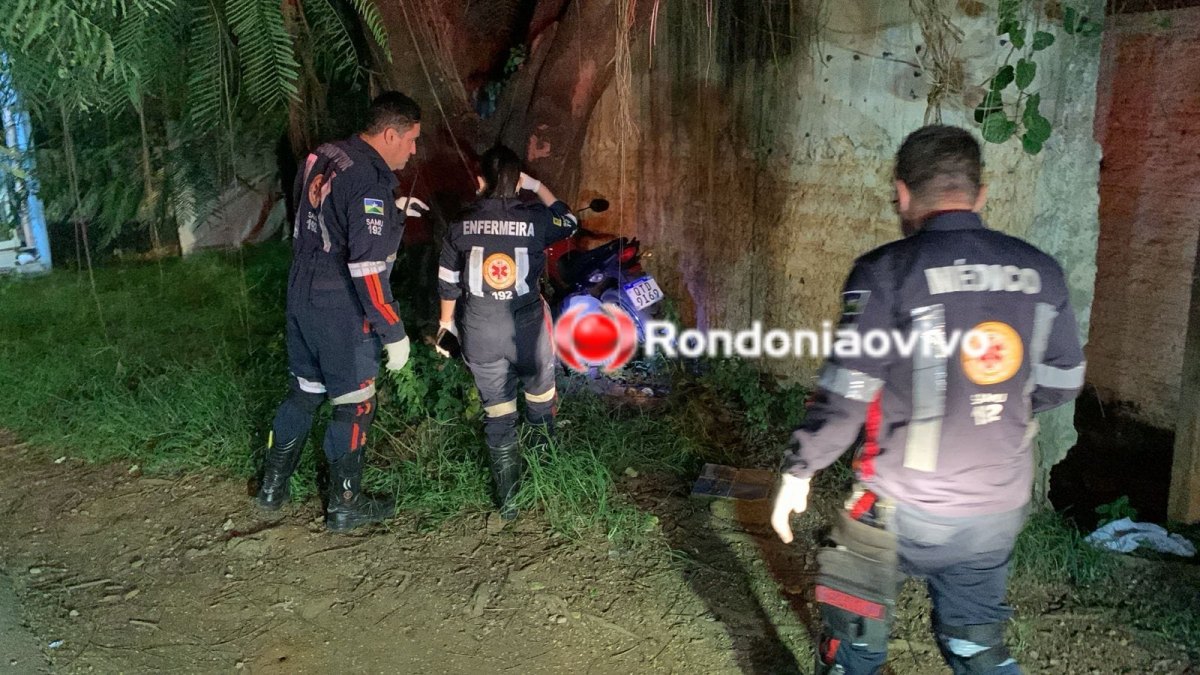 TRÁGICO: Motociclista morre após bater contra árvore em curva