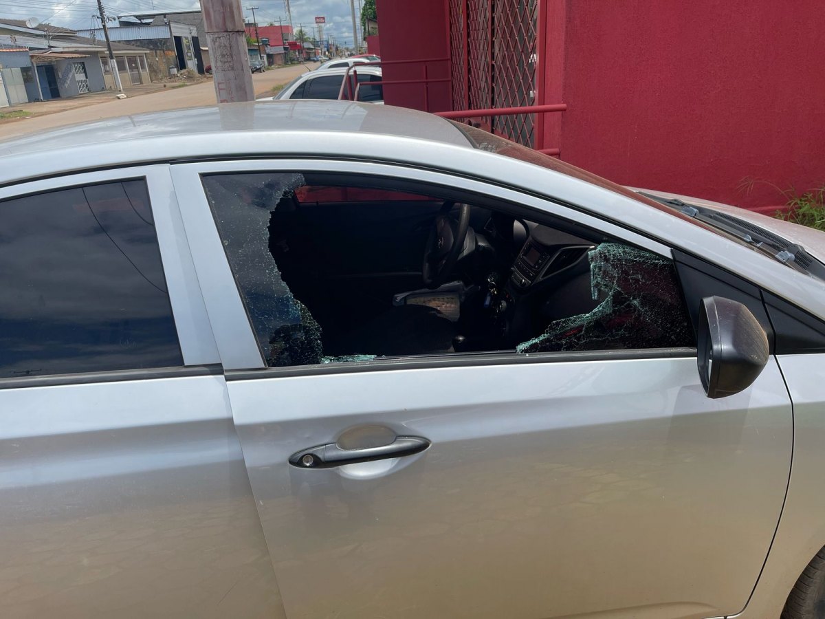 VÍDEO: Cabo da PM age rápido e resgata bebê presa dentro de carro 