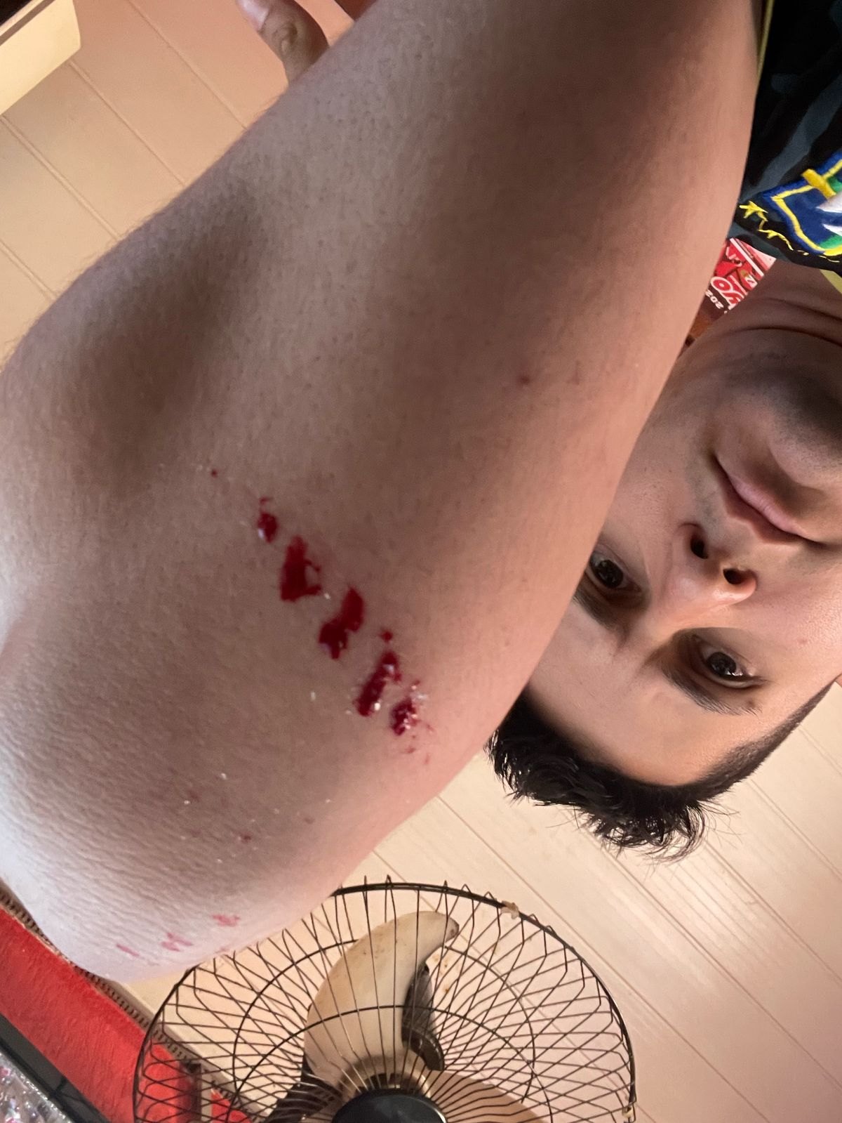 VÍDEO: Cabo da PM age rápido e resgata bebê presa dentro de carro 