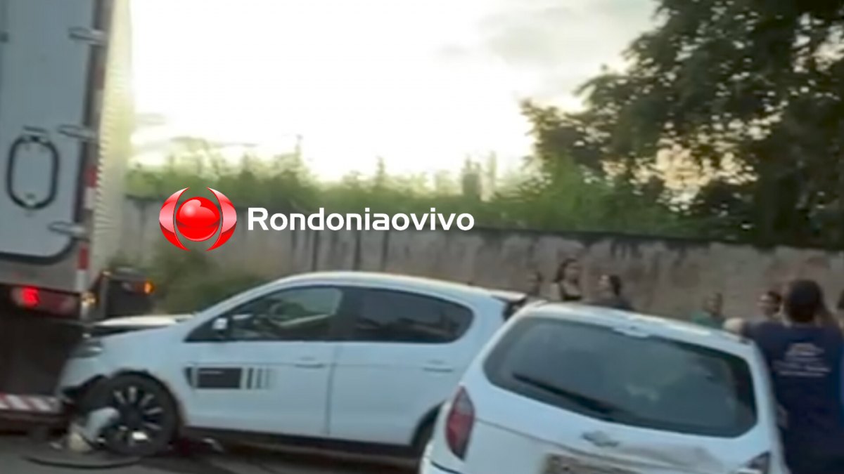 ACIDENTE: Carreta volta de ré e atinge carros na Avenida Rio de Janeiro 