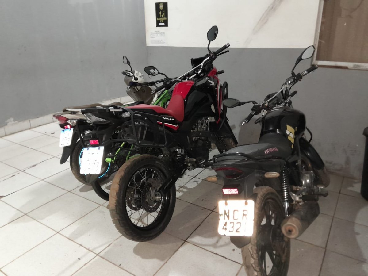  TRÁFICO: Mais uma boca de fumo é fechada pela equipe do sargento Machado; Bando preso em flagrante 