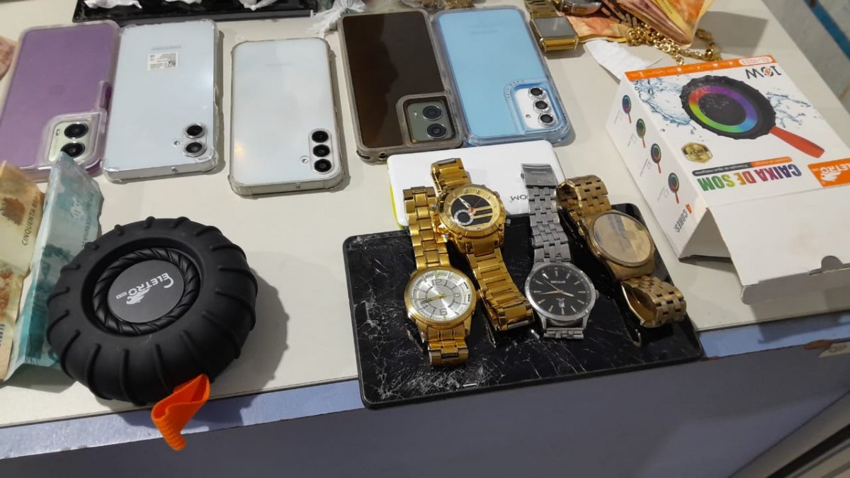  TRÁFICO: Mais uma boca de fumo é fechada pela equipe do sargento Machado; Bando preso em flagrante 