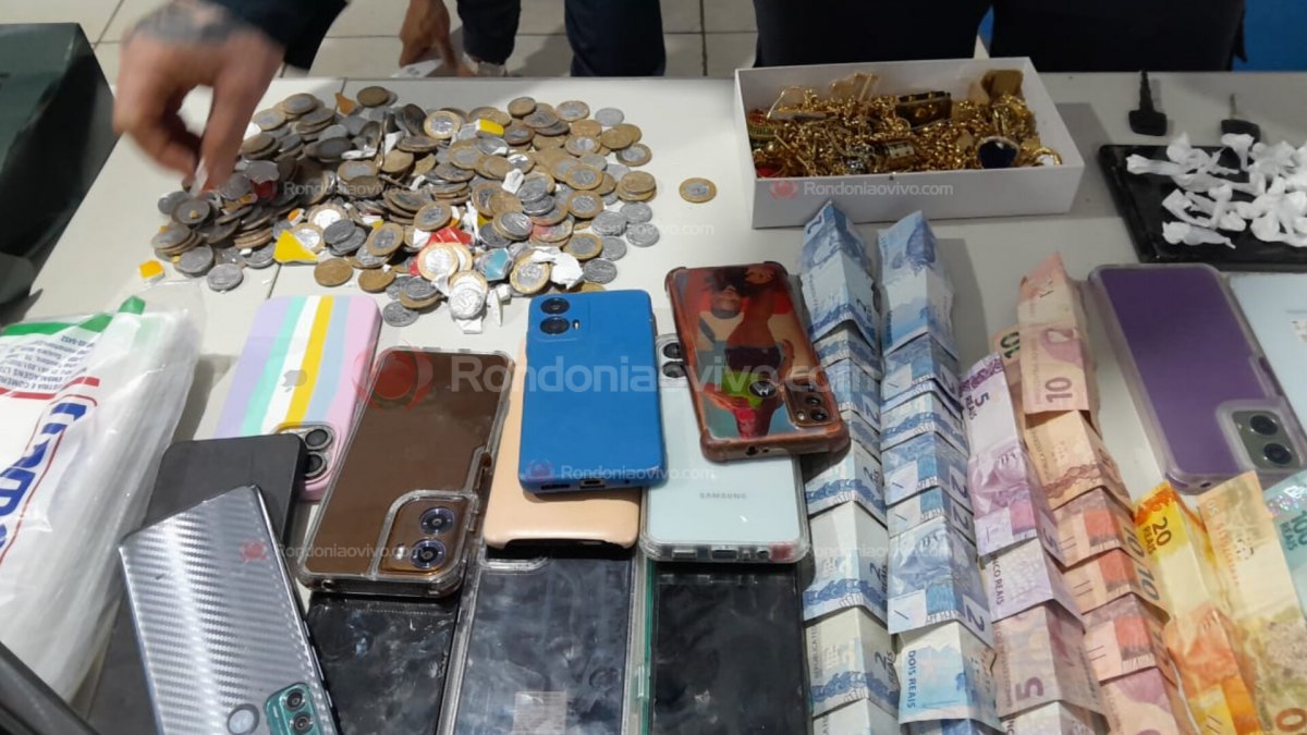  TRÁFICO: Mais uma boca de fumo é fechada pela equipe do sargento Machado; Bando preso em flagrante 