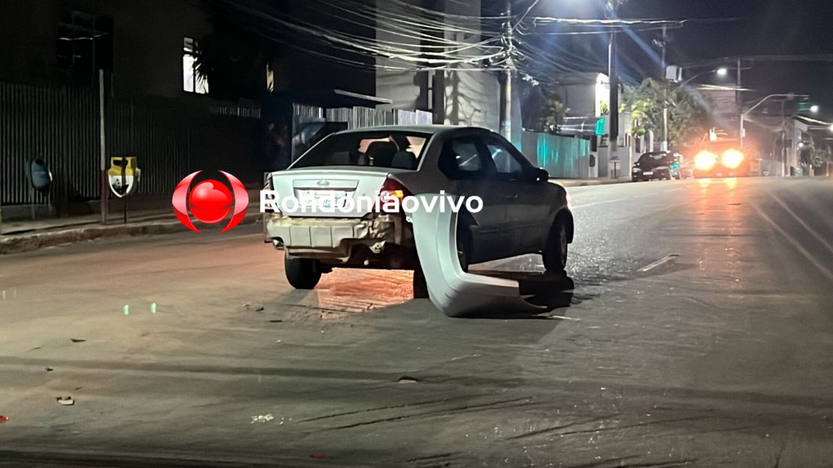 NO CENTRO: Colisão entre carro e moto deixa jovem com fratura na perna 