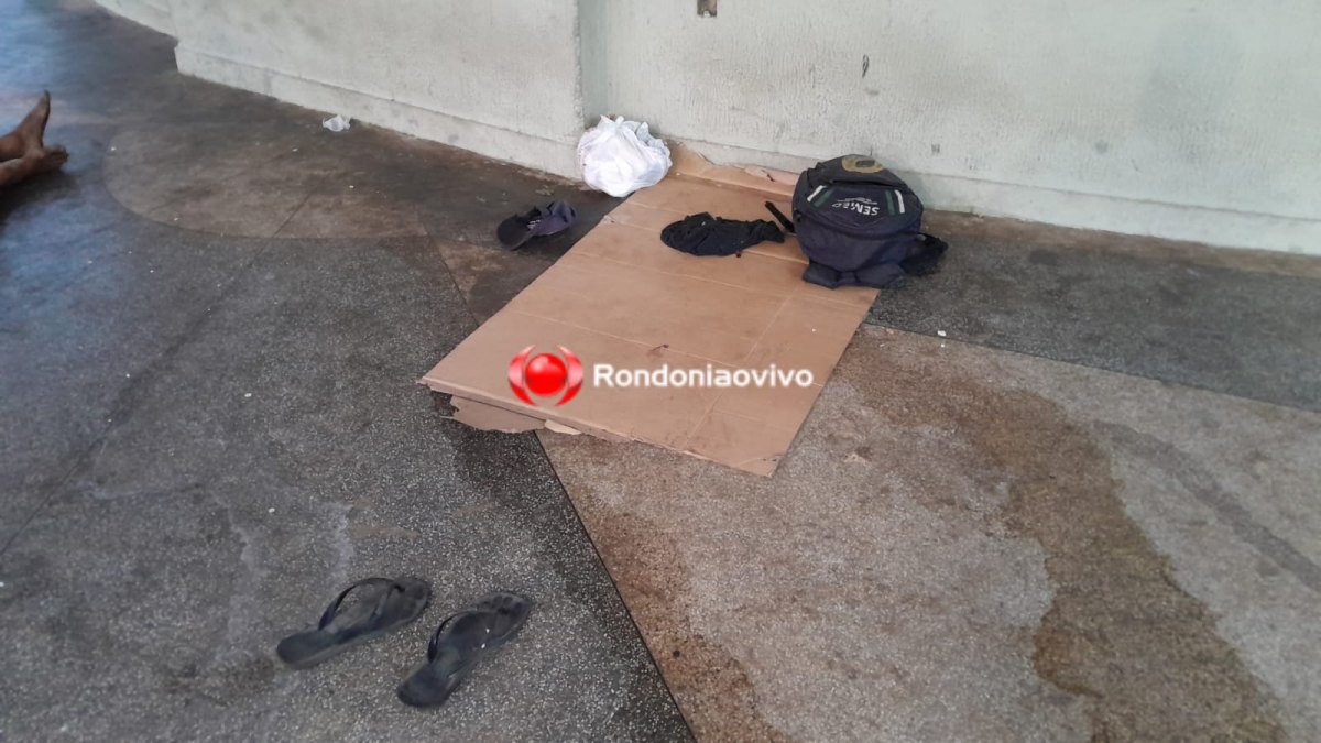 ALUÍSIO FERREIRA: Homem é encontrado morto no palco de praça no Centro 