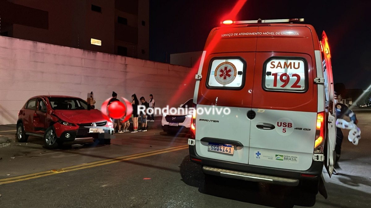 URGENTE: Grave acidente com capotamento em frente ao BB no Centro deixa casal ferido 