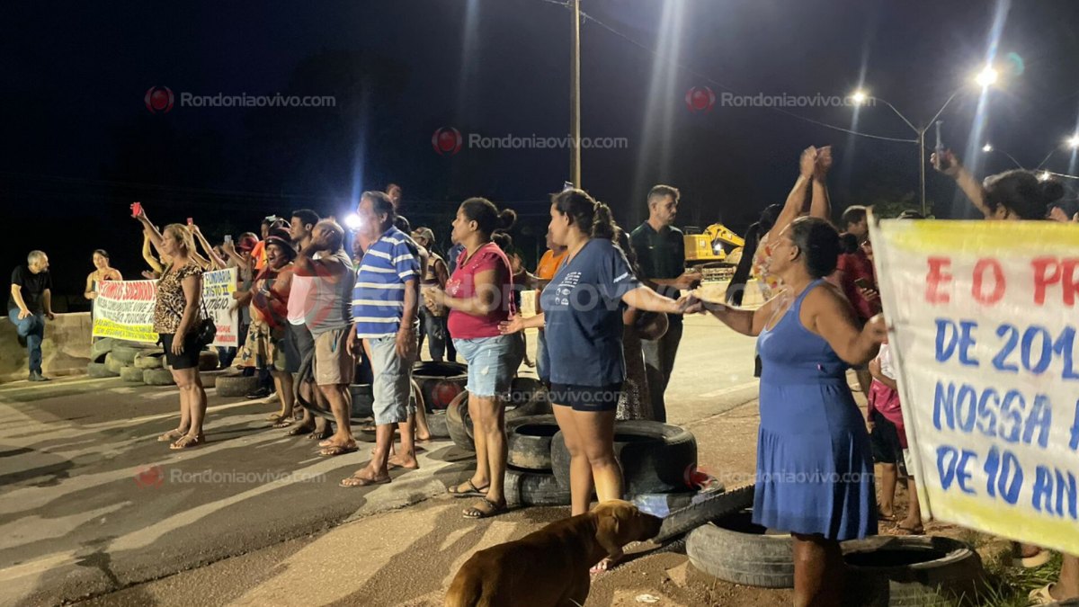 URGENTE: Moradores interditam a BR-364 durante manifestação 